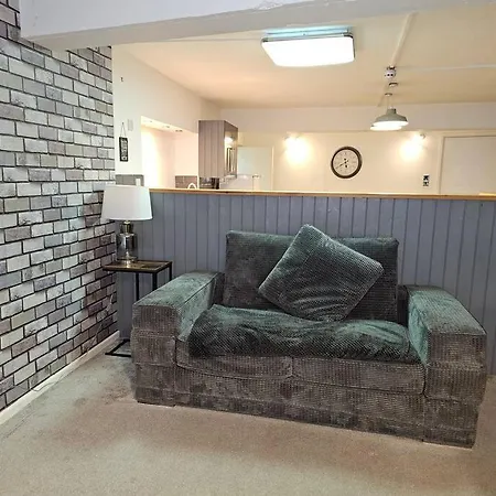 Apartment Albert With Free Gym *