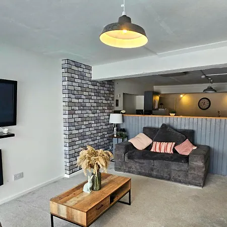 Apartment Albert With Free Gym *