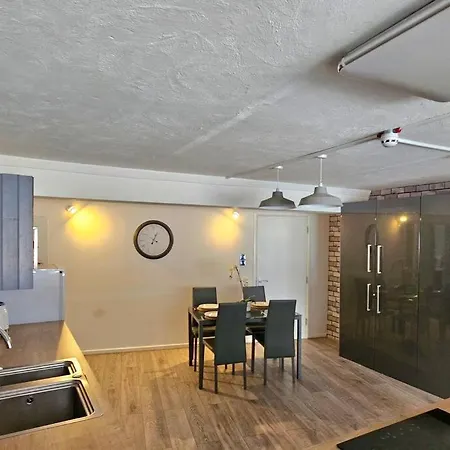 Albert With Free Gym Apartment *