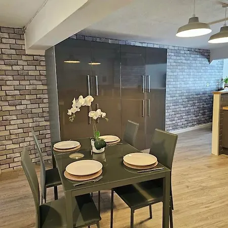 Albert With Free Gym Apartment *