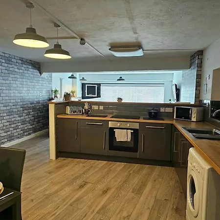 Albert With Free Gym Apartment